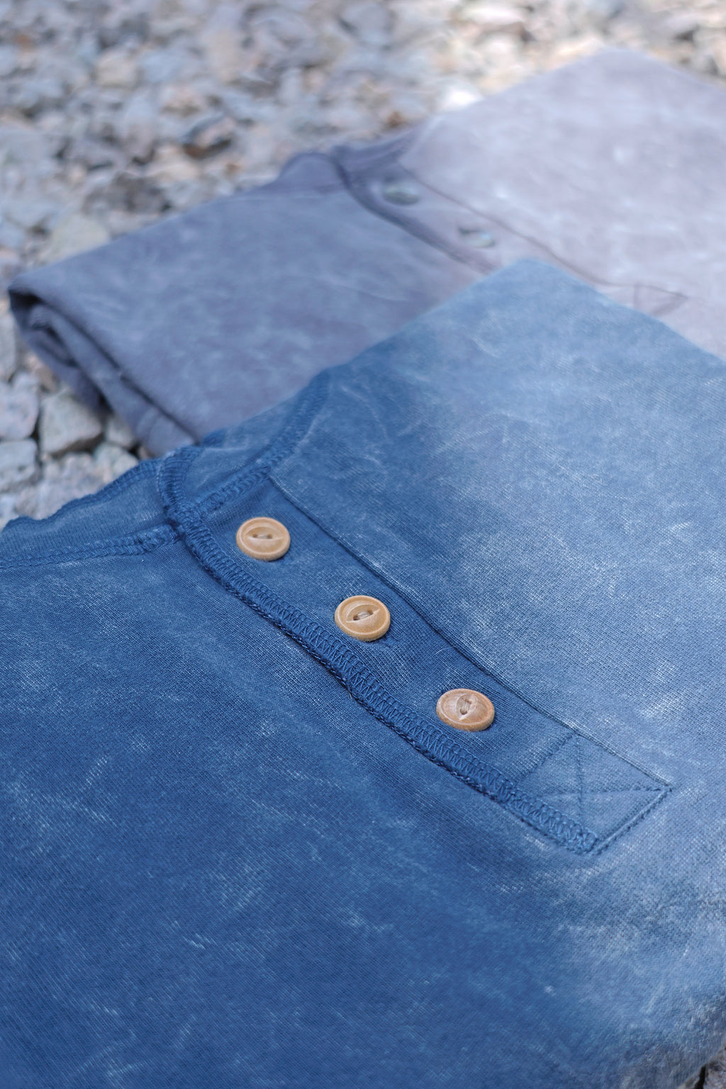 Henley Tee Washed Blue