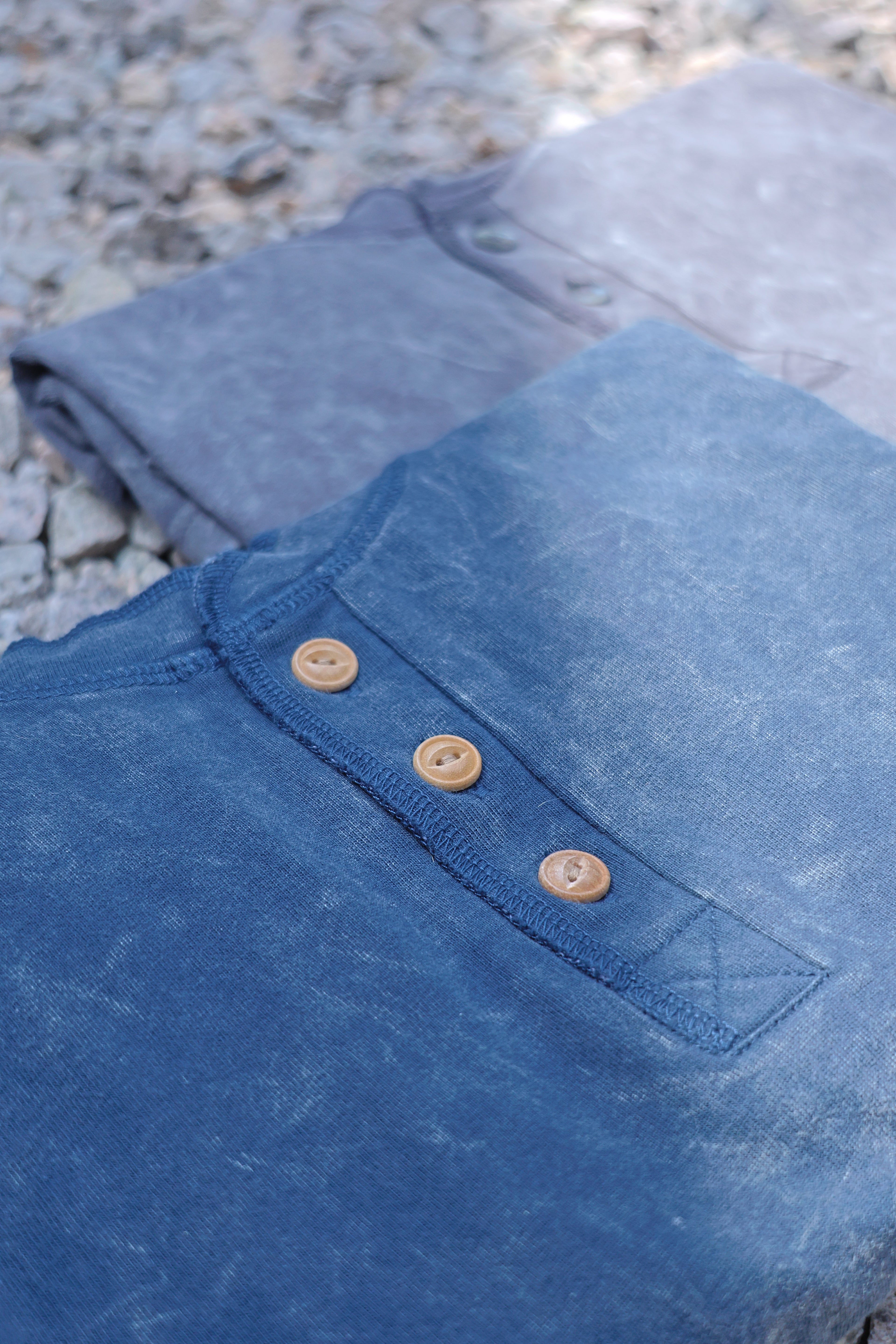 Henley Tee Washed Blue