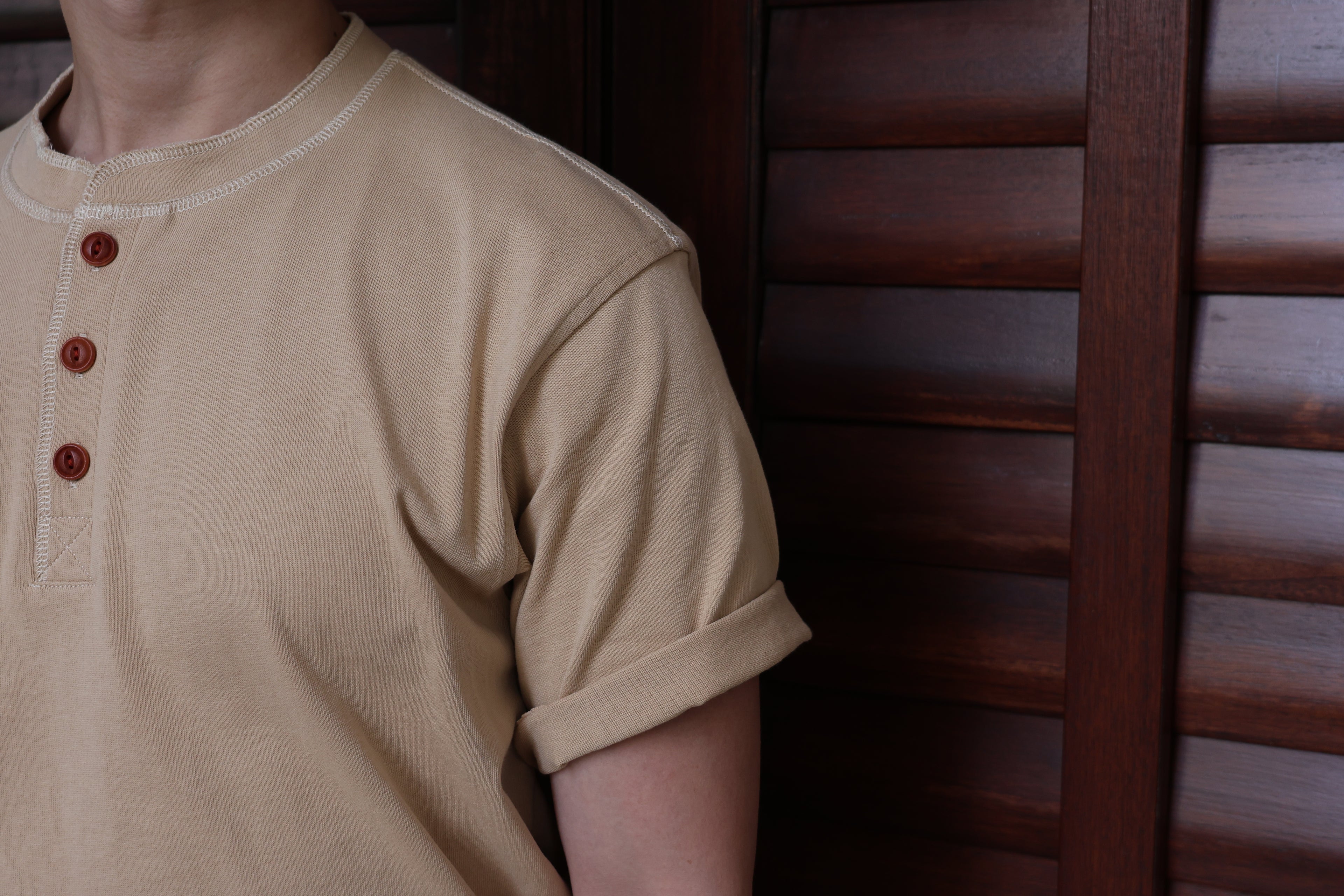 Henley Tee Beige